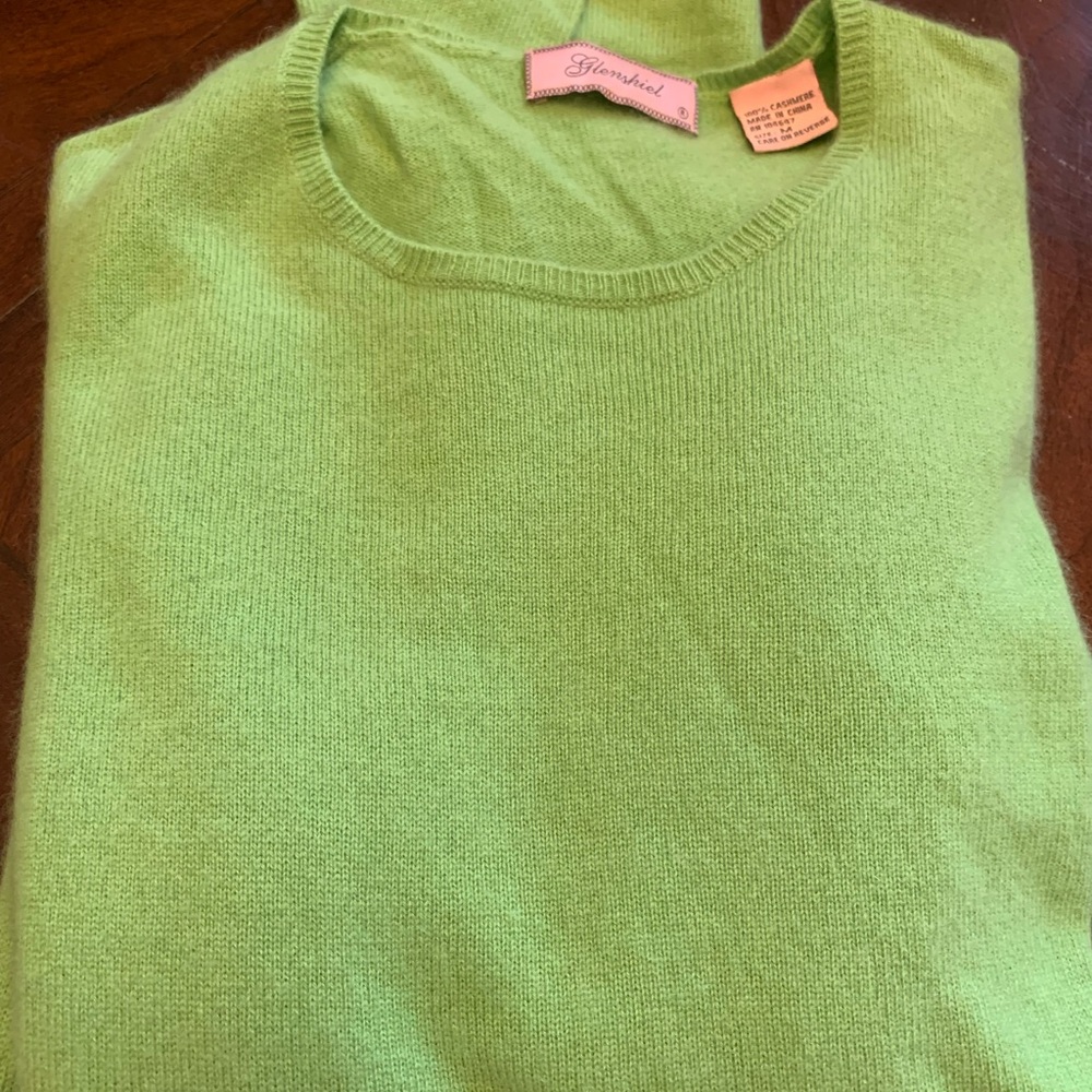 Light green 100% cashmere sweater